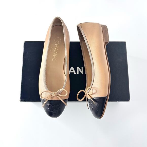Chanel CC Logo Beige Black Leather Bow Embellished Ballet Flats 36.5 - Picture 1 of 11